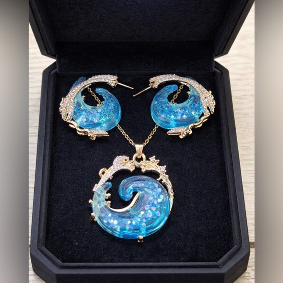 Jewelry - Gorgeous Blue and Gold Jewelry Set